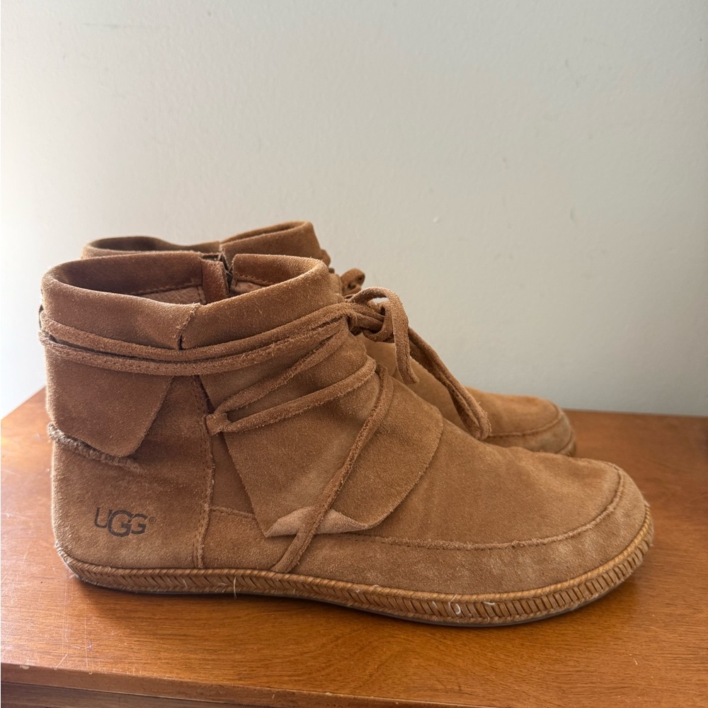 UGG Reid Tan Brown Suede Moccasin Boots Women’s 9 Leather Sheepskin S/N 1019129